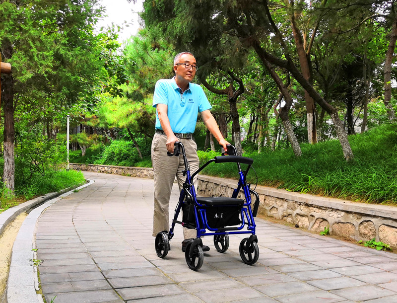 和美德218s高级老年人助行车